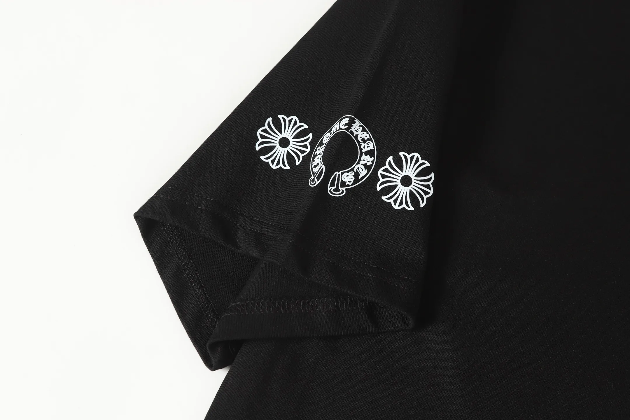 P160 -Chrome Hearts/Chrome Hearts 23ss color cross✝️Sanskrit letter printed short-sleeved T-shirt -High weight, high density and high quality. The wool is soft, delicate and skin-friendly. It feels soft and silky. It has excellent warmth and skin-friendly properties.
